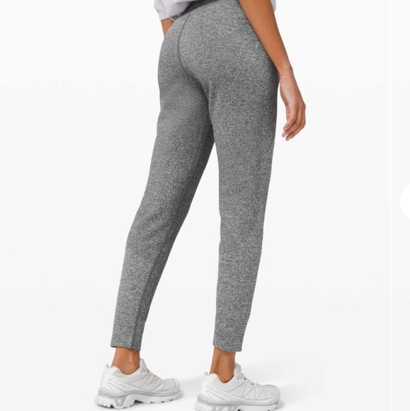 Lululemon jogger - Picture 2 of 16